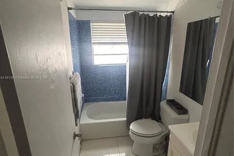8080 Tatum Waterway Dr # 4, Miami Beach FL 33141