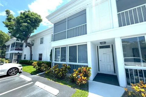 6245 Bay Club Dr # 4, Fort Lauderdale FL 33308