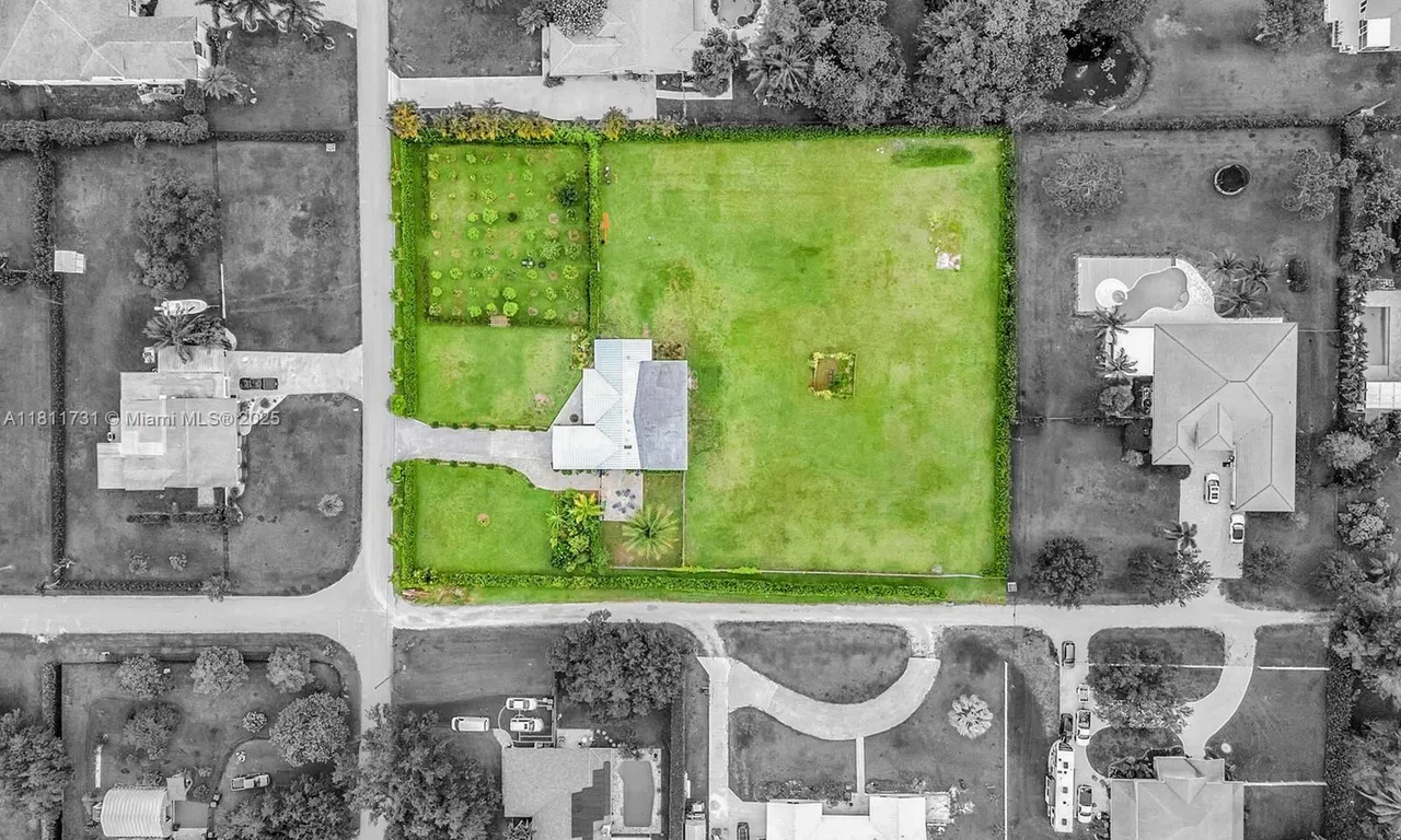 13711 SW 29th St, Davie FL 33330