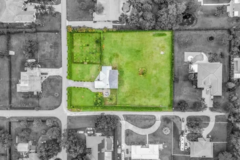 13711 SW 29th St, Davie FL 33330