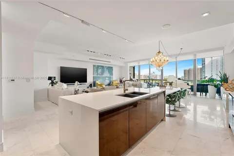 3300 NE 188th St # 909, Aventura FL 33180