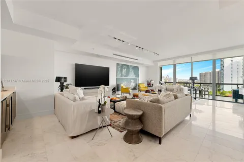 3300 NE 188th St # 909, Aventura FL 33180
