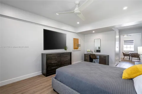 1191 71st St # 4, Miami Beach FL 33141