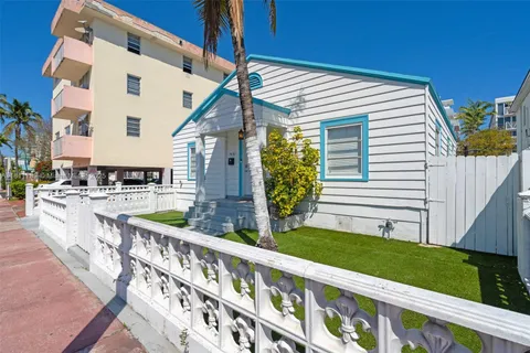 7835 Harding Ave # 1, Miami Beach FL 33141
