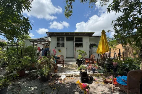 151 NW 64th St, Miami FL 33150