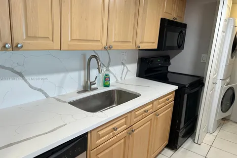 120 Lakeview Dr # 210, Weston FL 33326