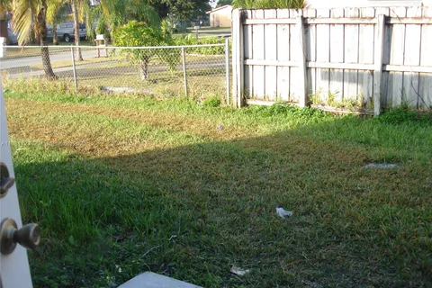 696 SW 16th Ter # 696, Homestead FL 33030