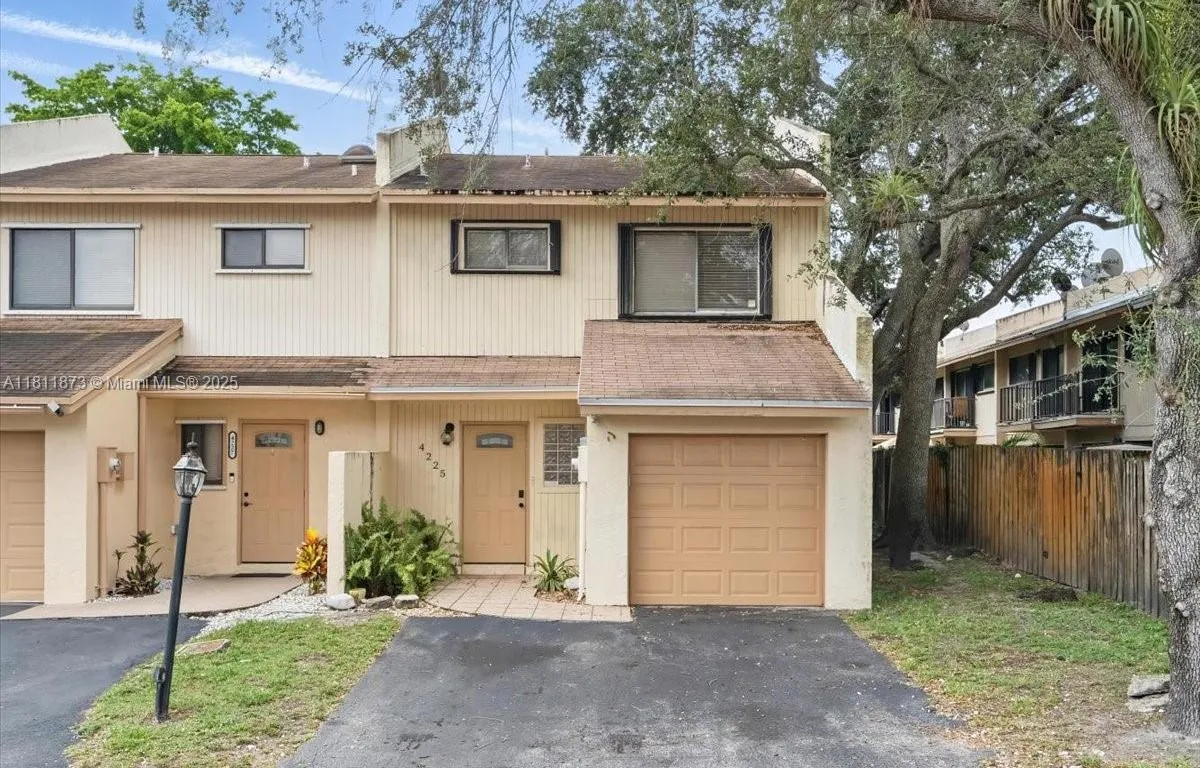 4225 NW 76th Ave, Davie FL 33024