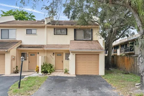 4225 NW 76th Ave, Davie FL 33024