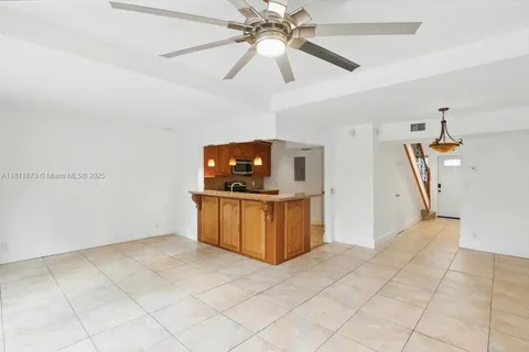 4225 NW 76th Ave, Davie FL 33024