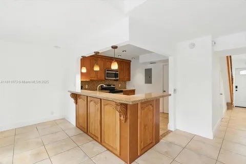 4225 NW 76th Ave, Davie FL 33024