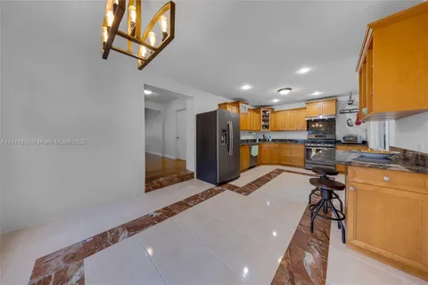 81 Hough Dr, Miami Springs FL 33166