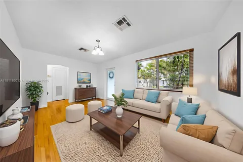 81 Hough Dr, Miami Springs FL 33166