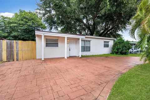 6329 Garfield St, Hollywood FL 33024