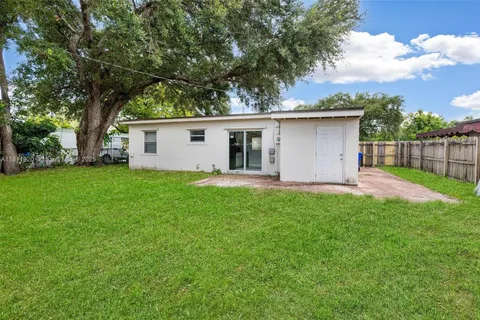 6329 Garfield St, Hollywood FL 33024