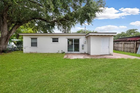 6329 Garfield St, Hollywood FL 33024