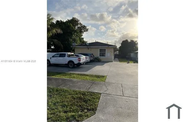 415 N 60th Way, Hollywood FL 33024