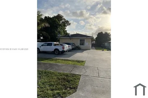 415 N 60th Way, Hollywood FL 33024