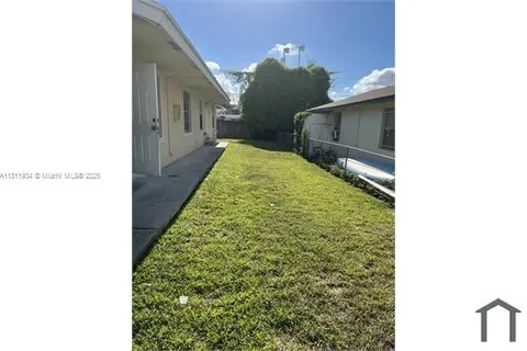 415 N 60th Way, Hollywood FL 33024