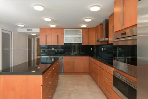 400 S Pointe Dr # 606, Miami Beach FL 33139