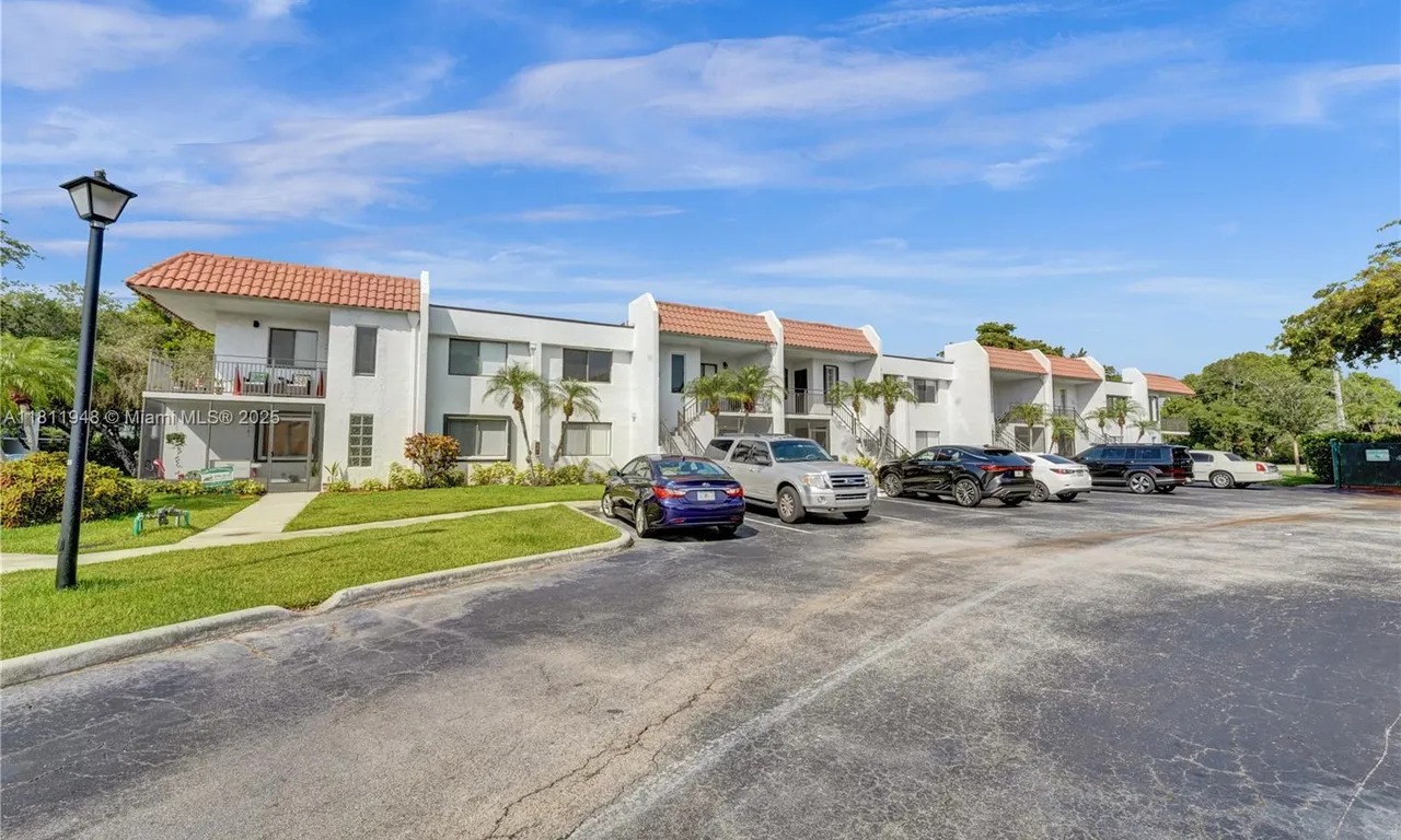 304 Racquet Club Rd # 105, Weston FL 33326