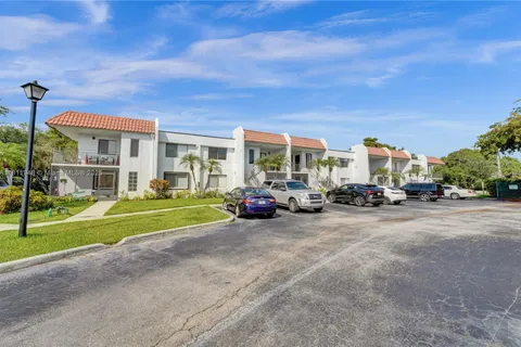 304 Racquet Club Rd # 105, Weston FL 33326