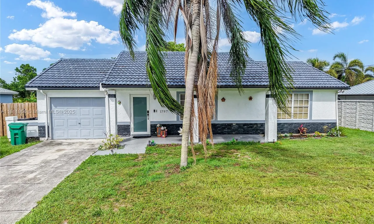 1797 SW Hampshire Ln, Port St. Lucie FL 34953