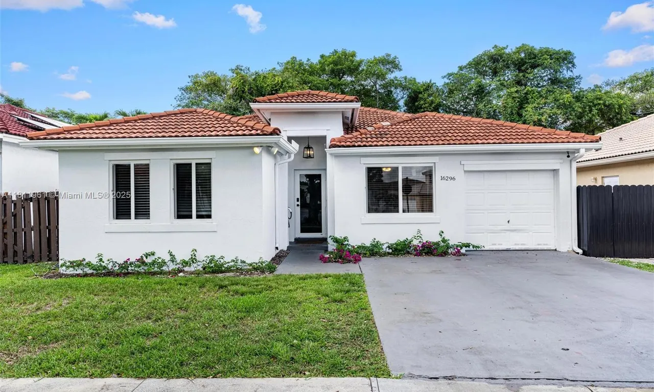 16296 SW 83rd Ln, Miami FL 33193