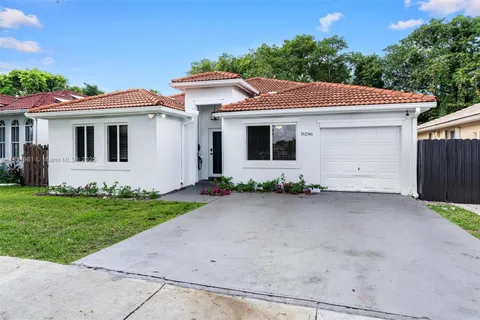 16296 SW 83rd Ln, Miami FL 33193
