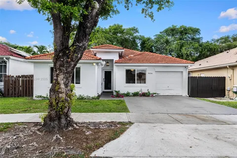 16296 SW 83rd Ln, Miami FL 33193