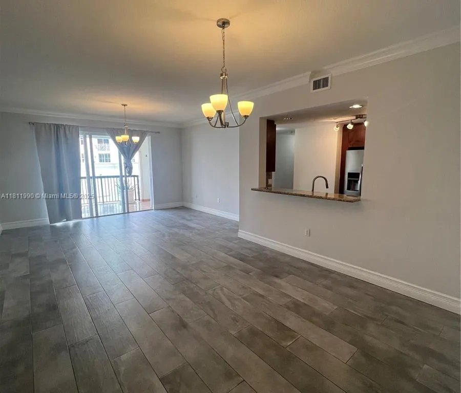 50 Alhambra Cir # 405, Coral Gables FL 33134