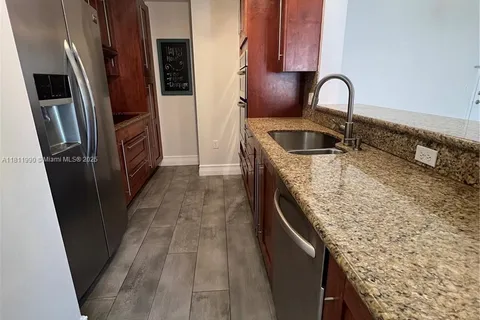 50 Alhambra Cir # 405, Coral Gables FL 33134
