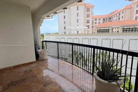 50 Alhambra Cir # 405, Coral Gables FL 33134