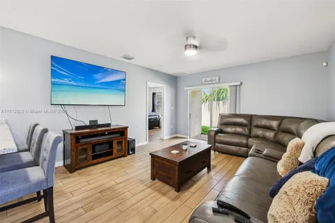 579 NE 6th Pl, Florida City FL 33034
