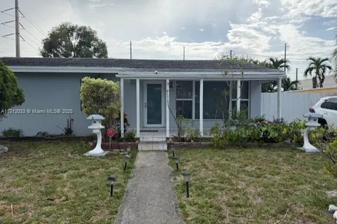804 N 20th Ct, Hollywood FL 33020