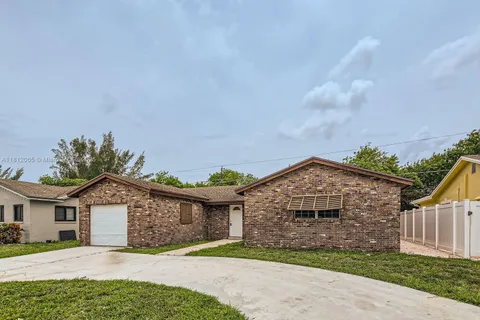 9353 SW 1st Pl, Boca Raton FL 33428