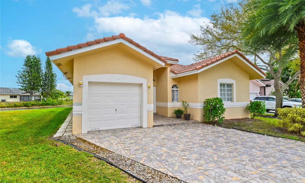 7602 NW 99th Ter, Tamarac FL 33321