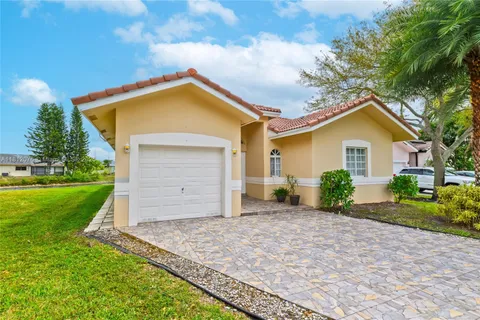 7602 NW 99th Ter, Tamarac FL 33321