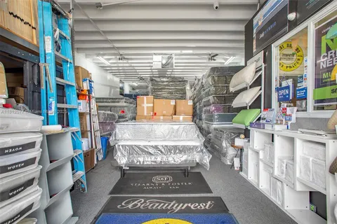 91 NW 166th St, Miami FL 33169