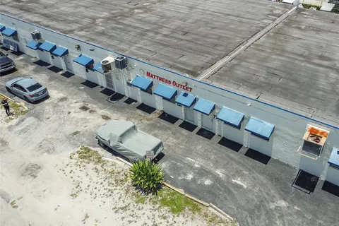 91 NW 166th St, Miami FL 33169