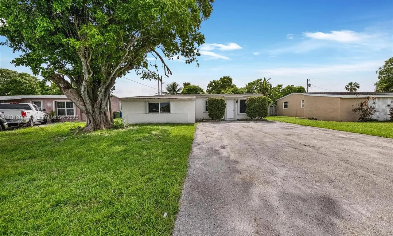 2559 NW 62nd Ter, Margate FL 33063