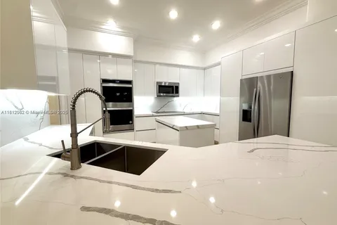2547 Montclaire Cir # 2547, Weston FL 33327