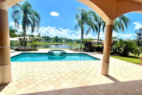 2547 Montclaire Cir # 2547, Weston FL 33327