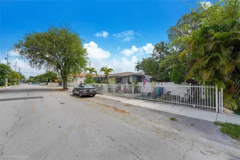 901 SW 34 Ave, Miami FL 33135