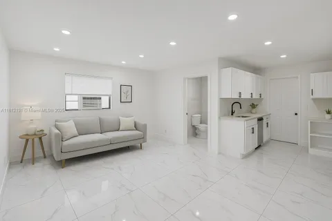 5740 Mayo St # 4, Hollywood FL 33023