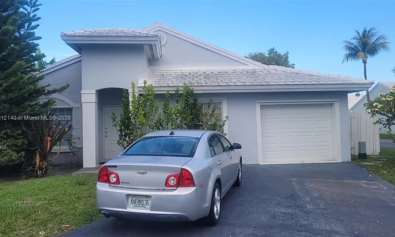 6151 SW 115th Ave, Miami FL 33173
