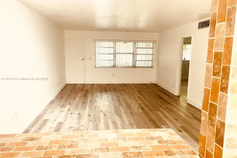 1550 NE 191st St # 303, Miami FL 33179