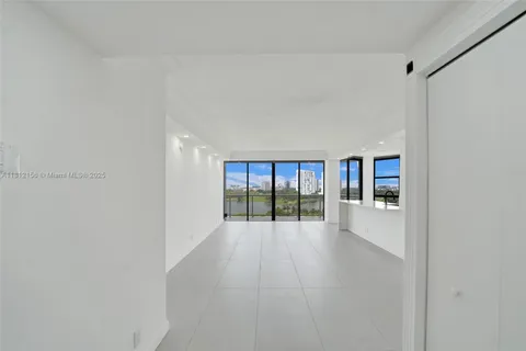 20281 E Country Club Dr # 811, Aventura FL 33180