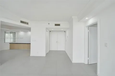 20281 E Country Club Dr # 811, Aventura FL 33180