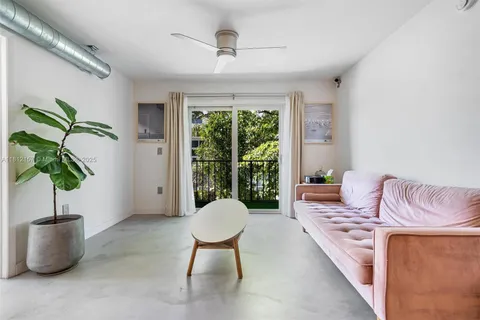 1900 Meridian Ave # 204, Miami Beach FL 33139